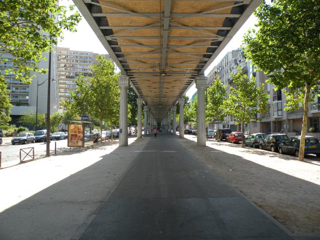  sous le viaduc du métro, bd Vincent Auriol